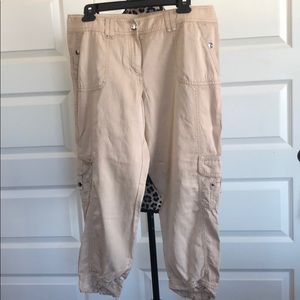 Cute and comfy WHBM cropped pant!